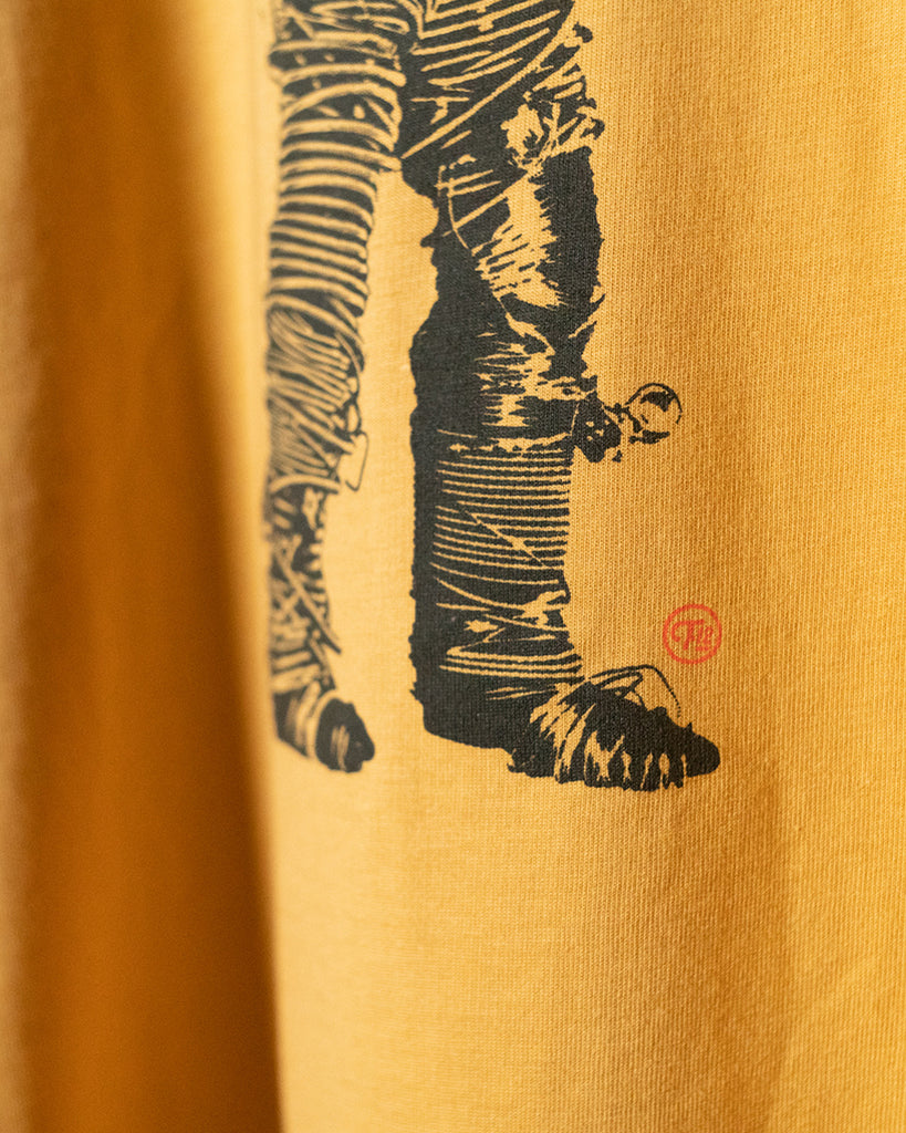 STRING THING TEE - MUSTARD