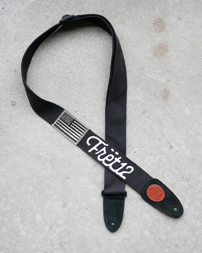 FRET12 SCRIPT LOGO MONOCHROME FLAG GUITAR STRAP