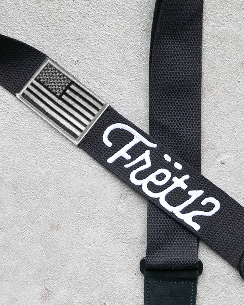 FRET12 SCRIPT LOGO MONOCHROME FLAG GUITAR STRAP