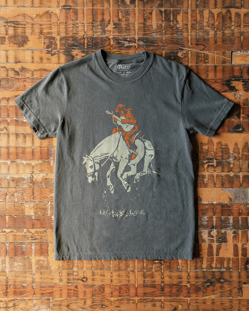 BUCKING BRONCO TEE - PEPPER